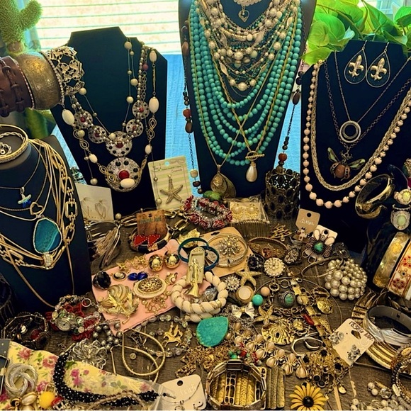 2 LB Vtg mod jewelry lot~necklace earrings, ring, brooch, bracelet~ gold, silver
